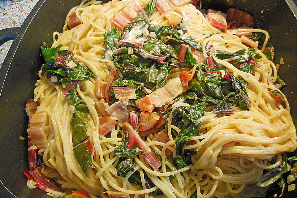 Mangold-Tomaten-Senf-Sahne-Tagliatelle