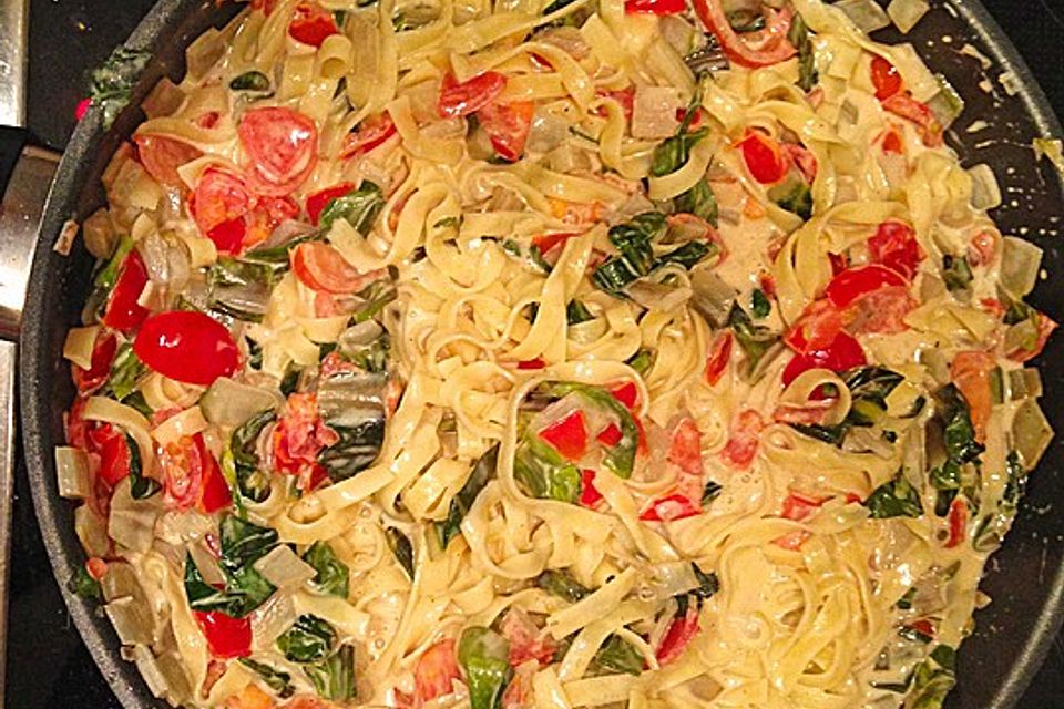 Mangold-Tomaten-Senf-Sahne-Tagliatelle