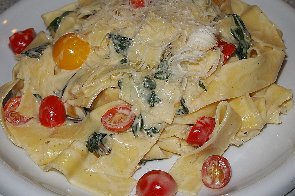 Mangold-Tomaten-Senf-Sahne-Tagliatelle