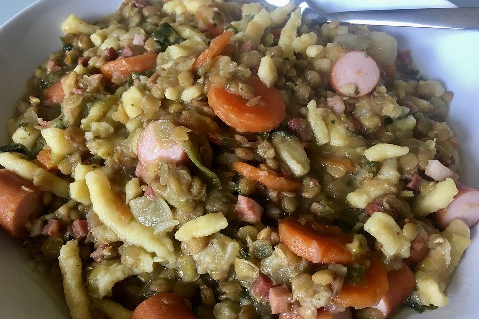 Schwäbische Linsen mit Spätzle und Saitenwürstchen