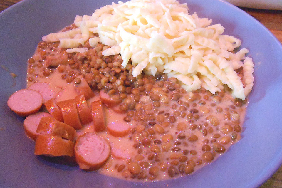 Schwäbische Linsen mit Spätzle und Saitenwürstchen