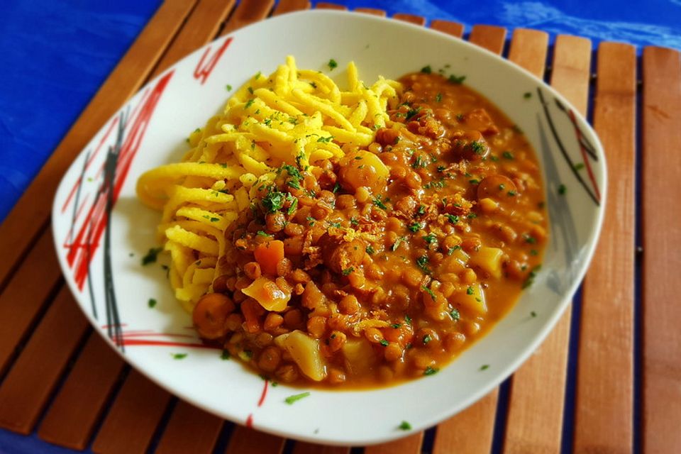 Schwäbische Linsen mit Spätzle und Saitenwürstchen