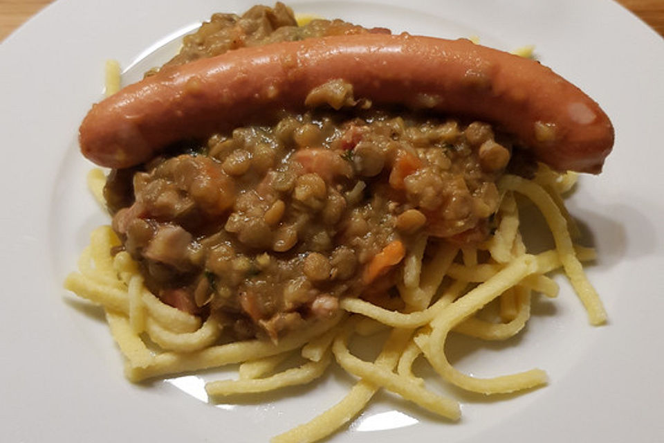 Schwäbische Linsen mit Spätzle und Saitenwürstchen