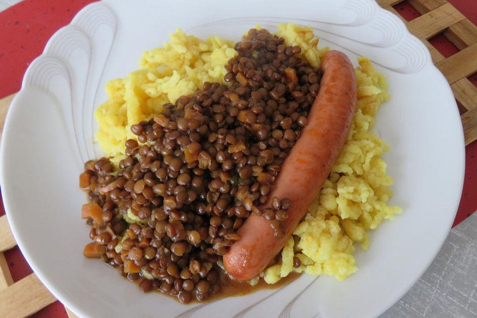 Schwäbische Linsen mit Spätzle und Saitenwürstchen