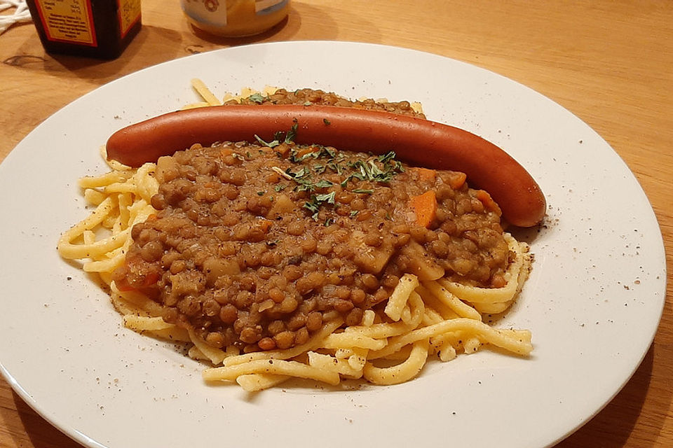 Schwäbische Linsen mit Spätzle und Saitenwürstchen