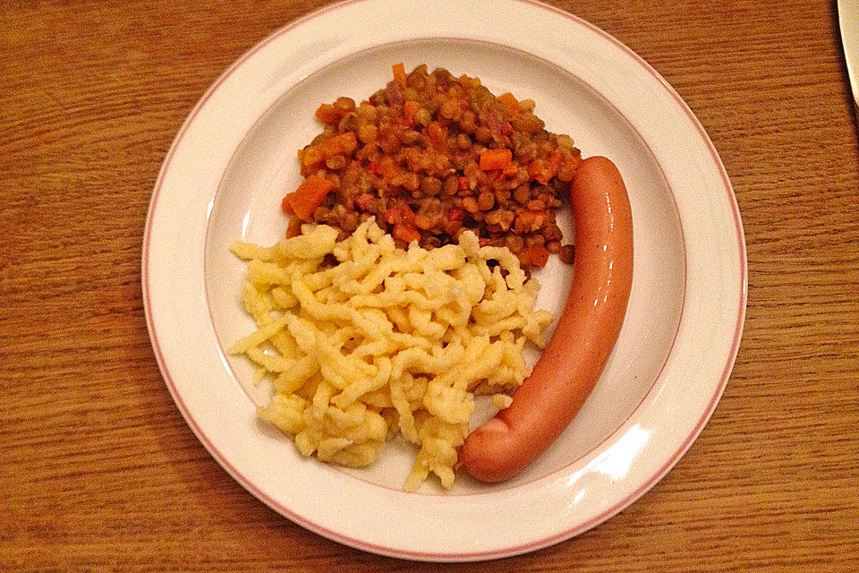 Schwäbische Linsen mit Spätzle und Saitenwürstchen