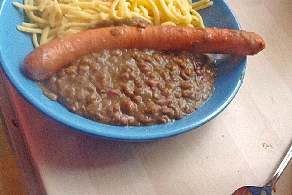 Schwäbische Linsen mit Spätzle und Saitenwürstchen