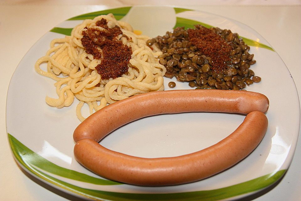 Schwäbische Linsen mit Spätzle und Saitenwürstchen