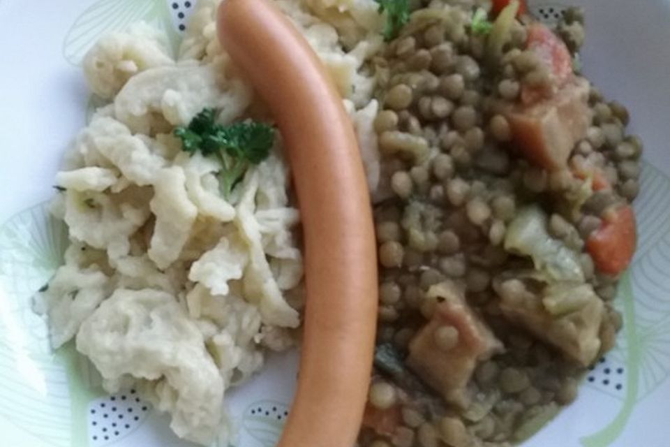 Schwäbische Linsen mit Spätzle und Saitenwürstchen