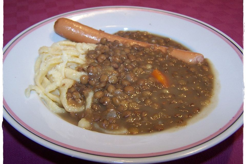 Schwäbische Linsen mit Spätzle und Saitenwürstchen