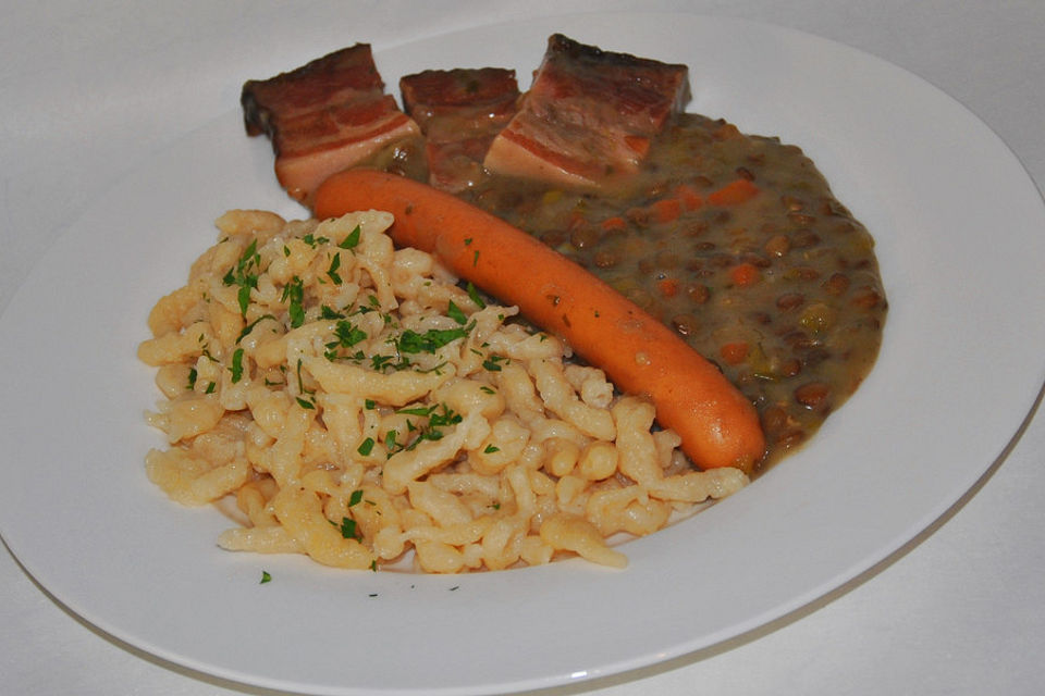 Schwäbische Linsen mit Spätzle und Saitenwürstchen