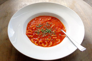 Tomatensuppe mit Nudeln