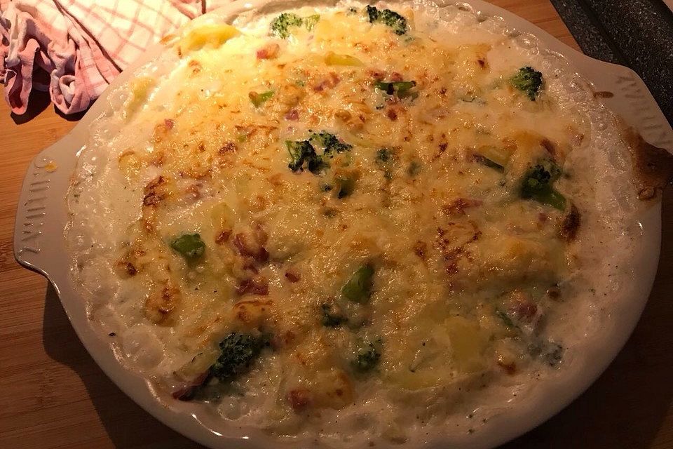 Brokkoli-Kartoffel-Gratin mit Schinken