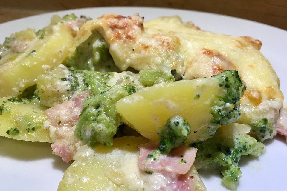 Brokkoli-Kartoffel-Gratin mit Schinken