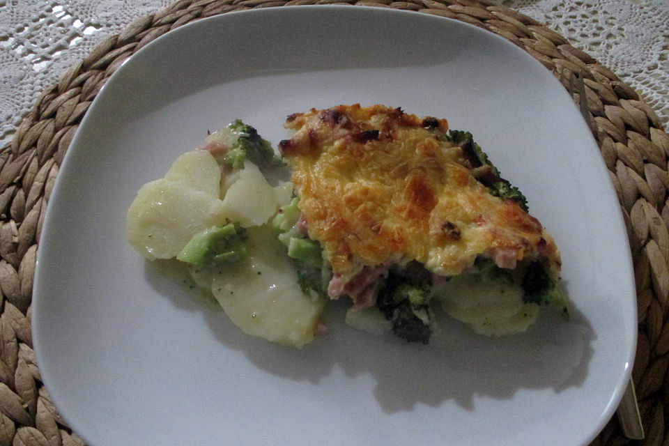 Brokkoli-Kartoffel-Gratin mit Schinken