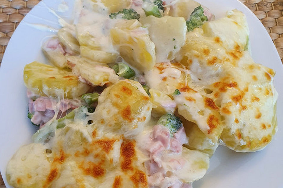 Brokkoli-Kartoffel-Gratin mit Schinken