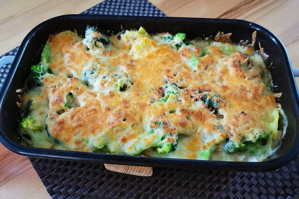 Brokkoli-Kartoffel-Gratin mit Schinken