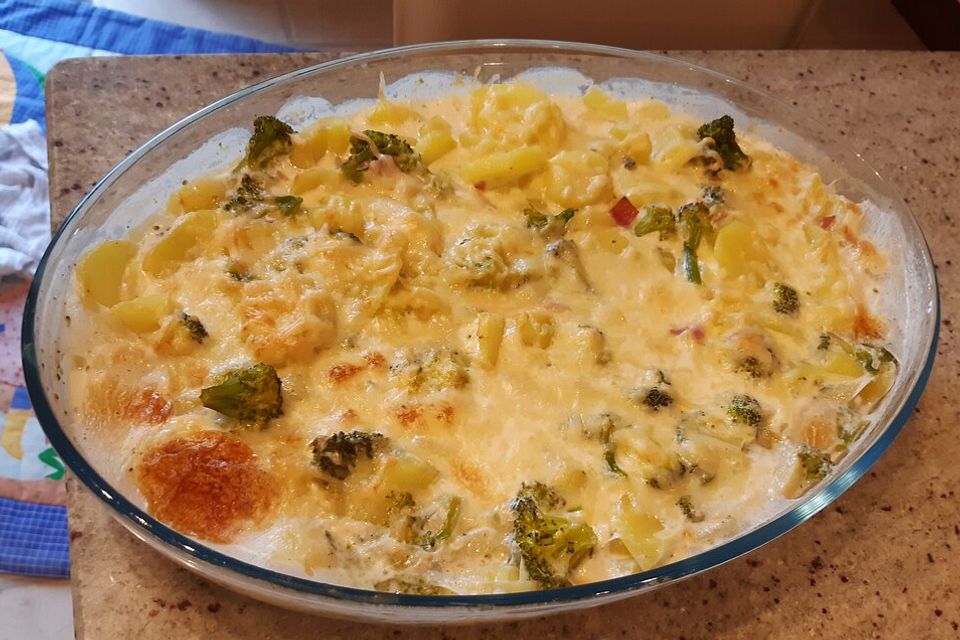 Brokkoli-Kartoffel-Gratin mit Schinken