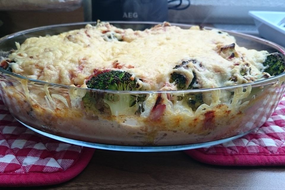 Brokkoli-Kartoffel-Gratin mit Schinken