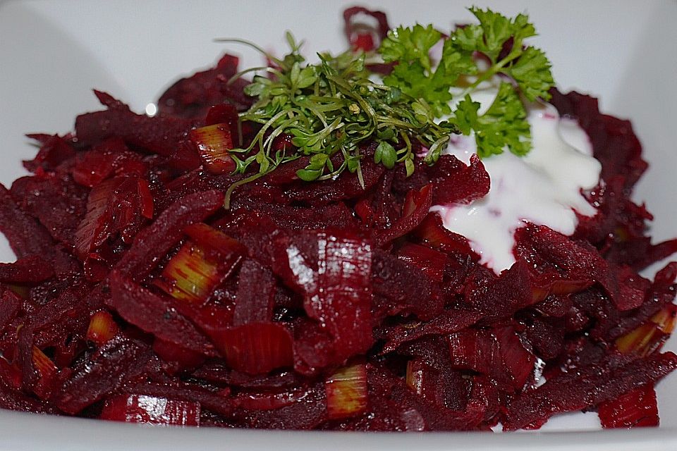 Rote Bete-Gemüse mit Meerrettich und Lauch