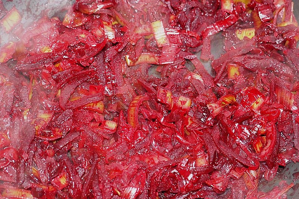 Rote Bete-Gemüse mit Meerrettich und Lauch