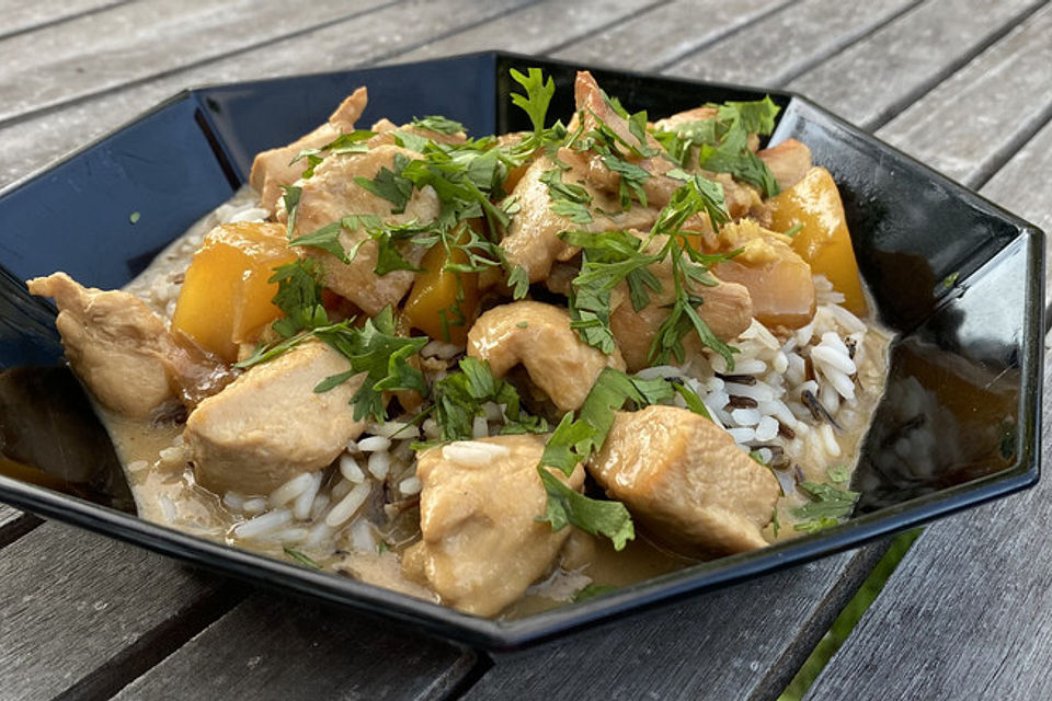 Hähnchen-Mango mit Ingwer und grüner Currypaste