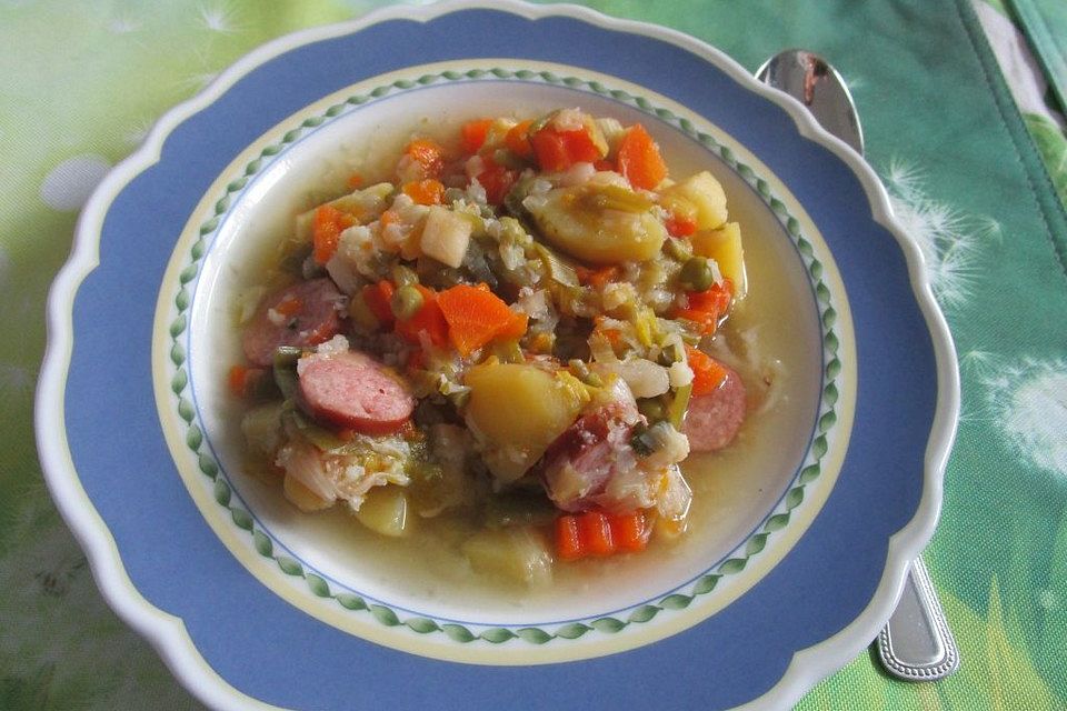 Gemüsesuppe mit Fleischwurst