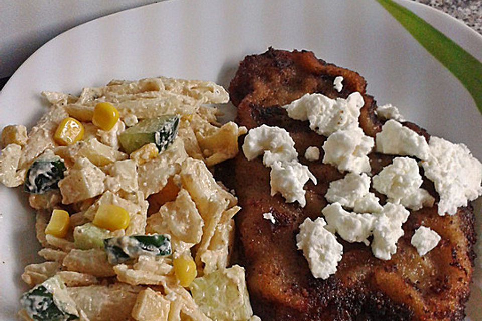 Panierte Schnitzel mit Paprika-Fleischwurst-Tomatensauce