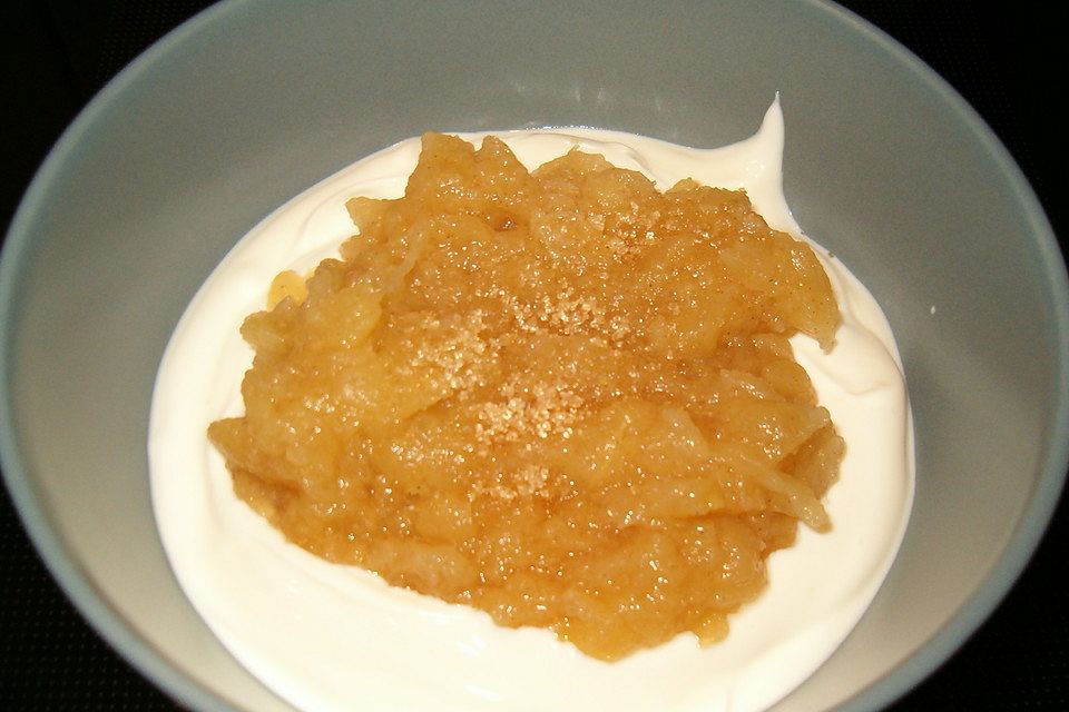 Apfelmus-Joghurt-Dessert