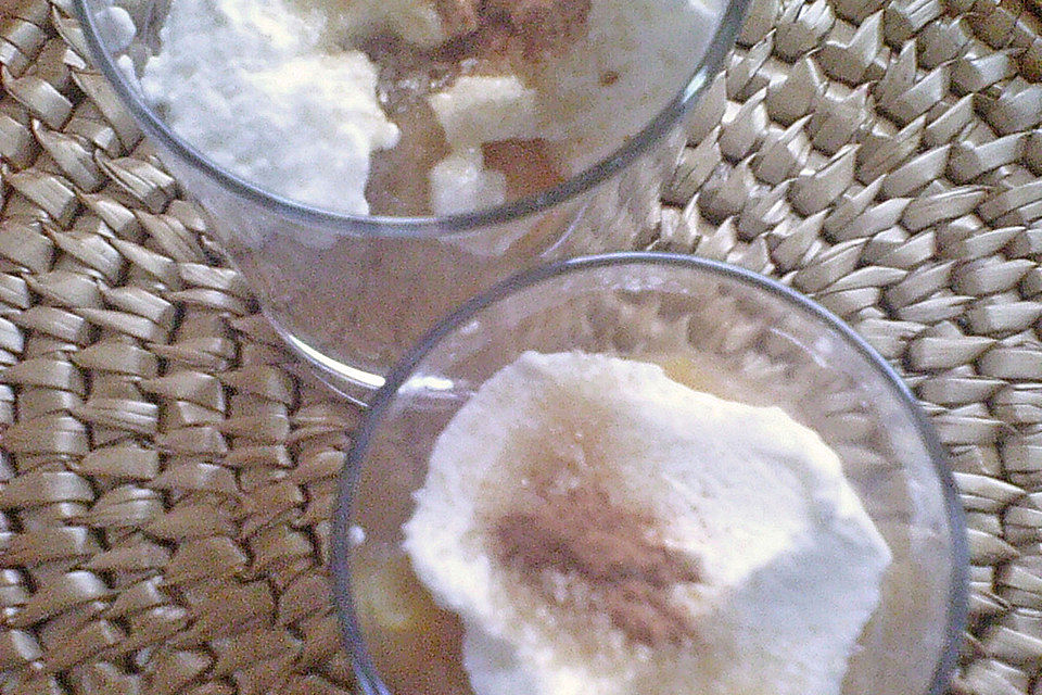 Apfelmus-Joghurt-Dessert