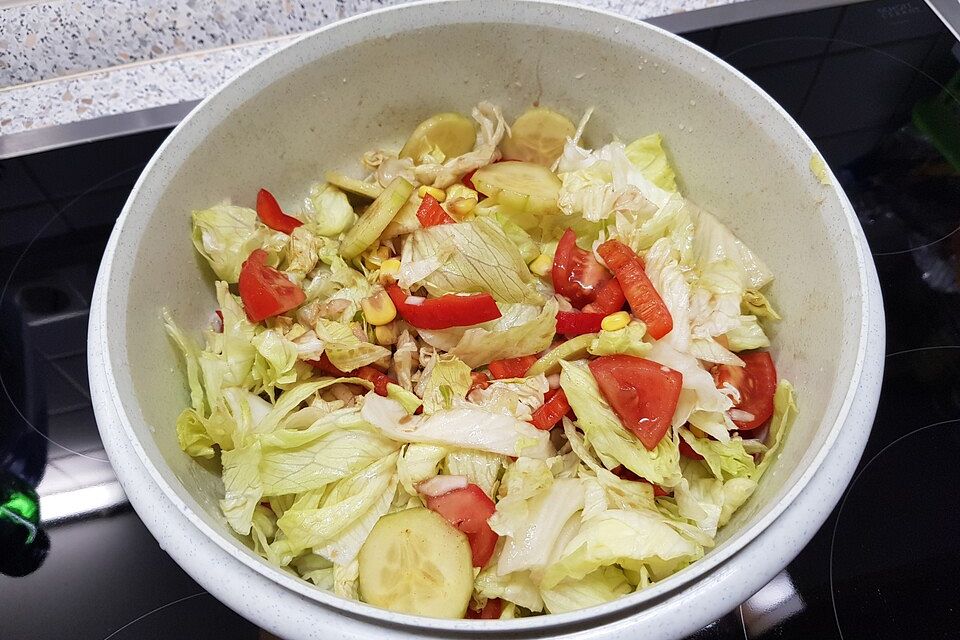 Eisbergsalat mit Balsamicodressing