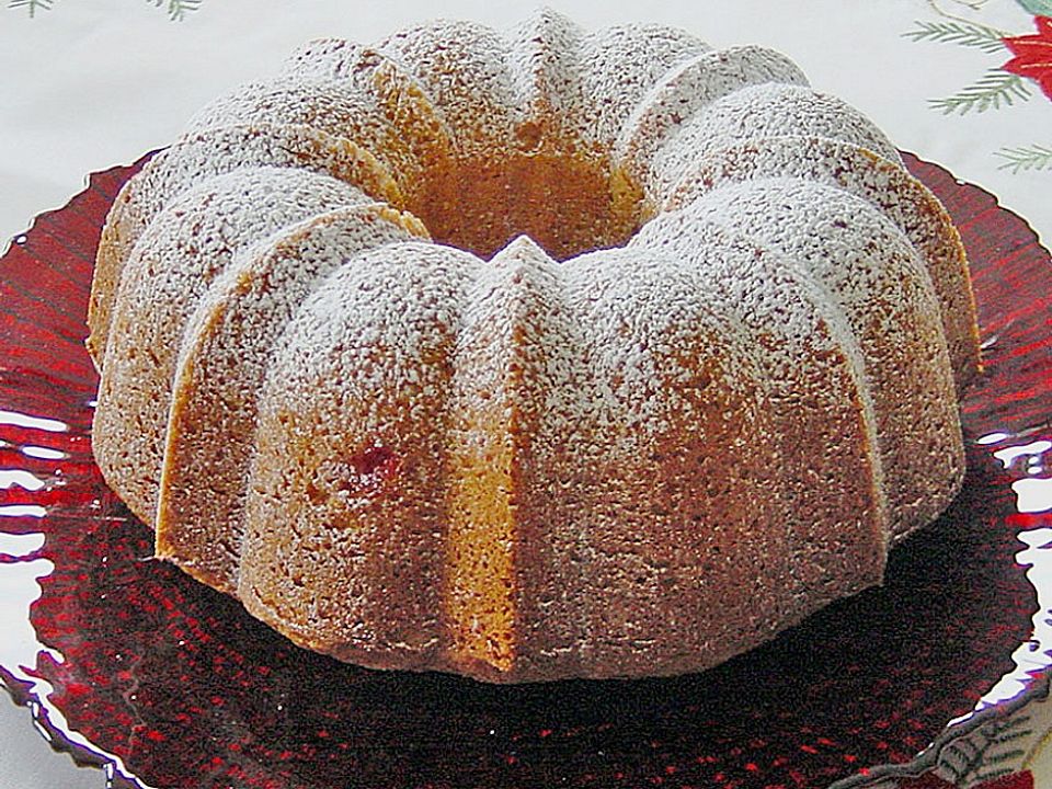 Vanillegugelhupf mit Amarenakirschen von Bashiba | Chefkoch