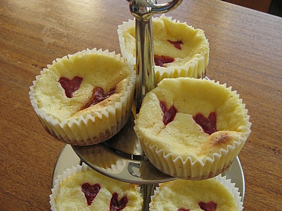 Mini-Cheesecakes mit Himbeerherzchen von Alina1995| Chefkoch