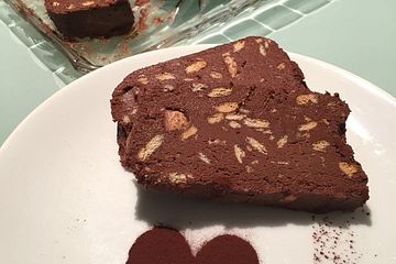 Fluffige Schokoladen-Knusper-Eistorte - ohne Backen