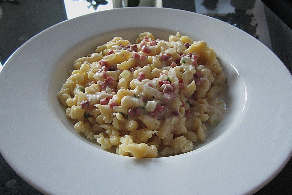 Selbst gemachte Spätzle mit Specksoße