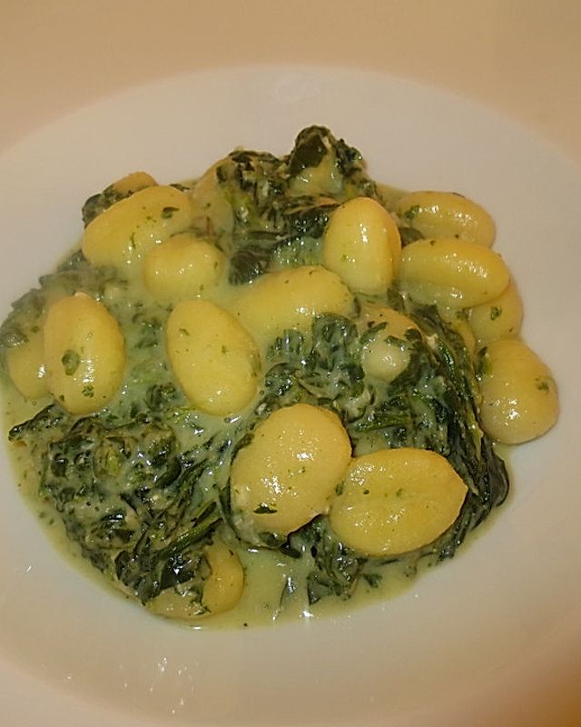 Würzige Spinat-Gnocchi mit Gorgonzola-Sauce