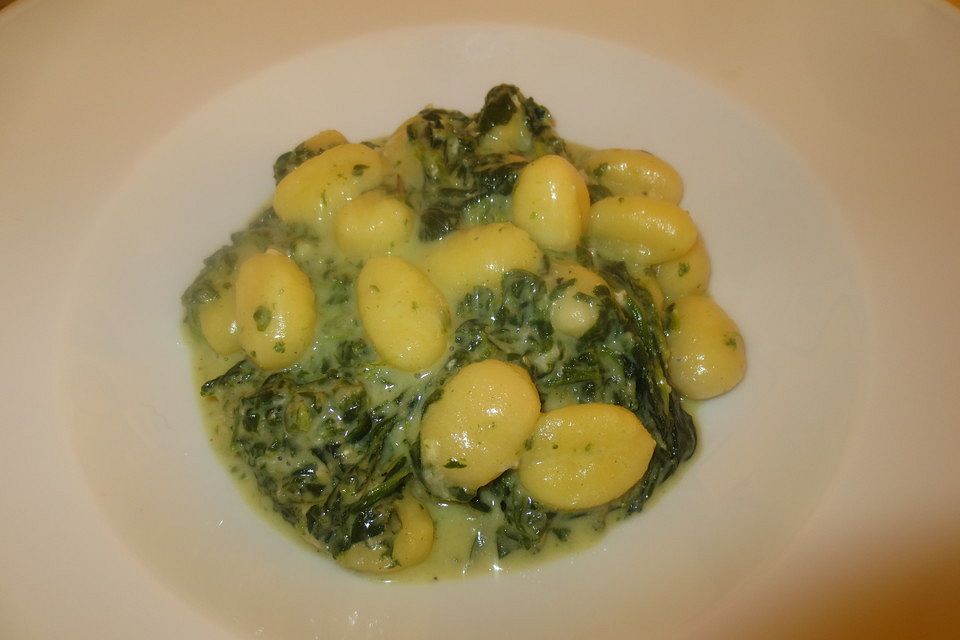 Würzige Spinat-Gnocchi mit Gorgonzola-Sauce