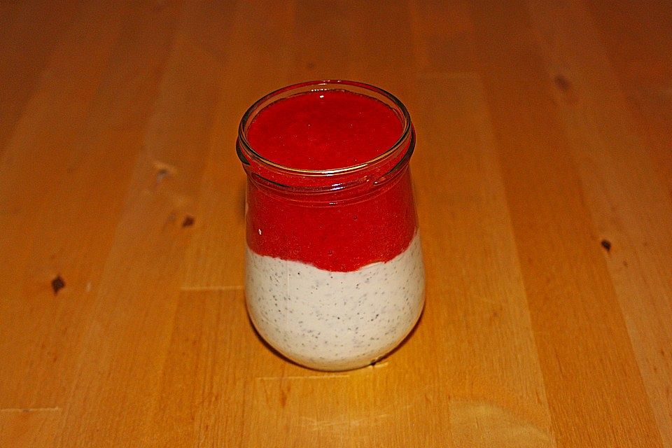 Quark-Mohncreme mit Erdbeermousse