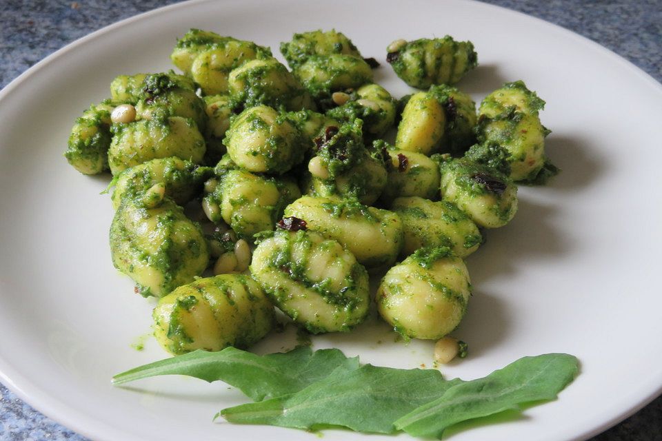 Gnocchi mit Rucola-Mandel-Pesto