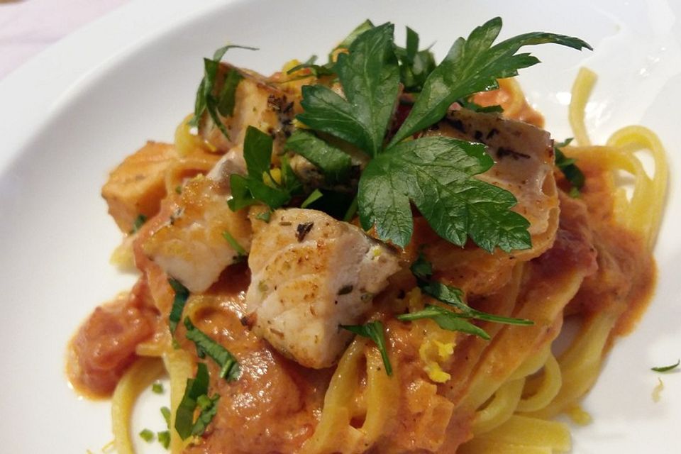 Tagliatelle al Salmone