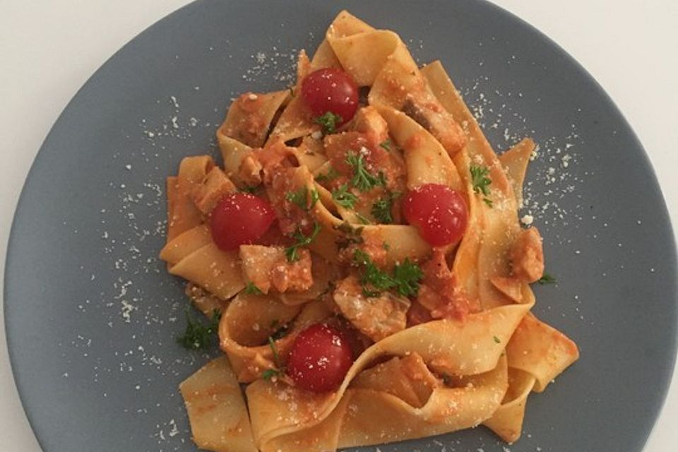 Tagliatelle al Salmone