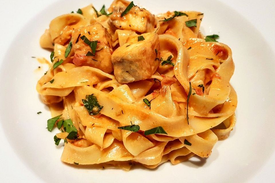 Tagliatelle al Salmone