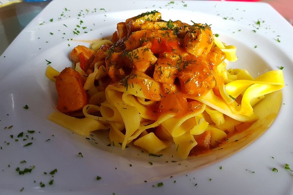 Tagliatelle al Salmone