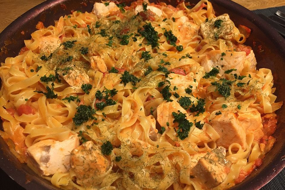 Tagliatelle al Salmone