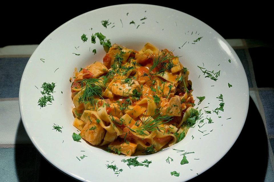 Tagliatelle al Salmone