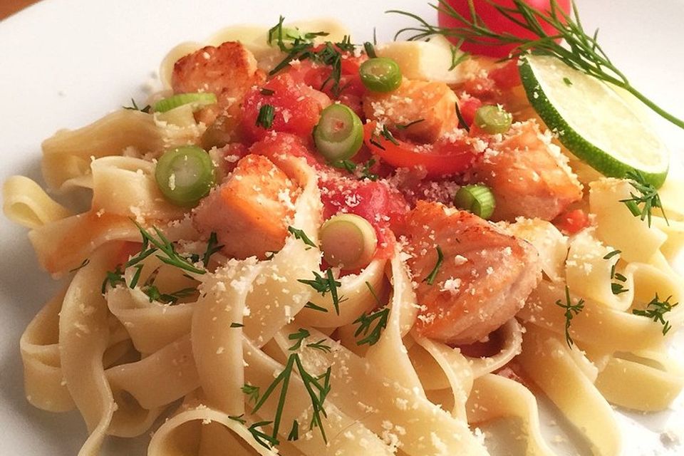 Tagliatelle al Salmone