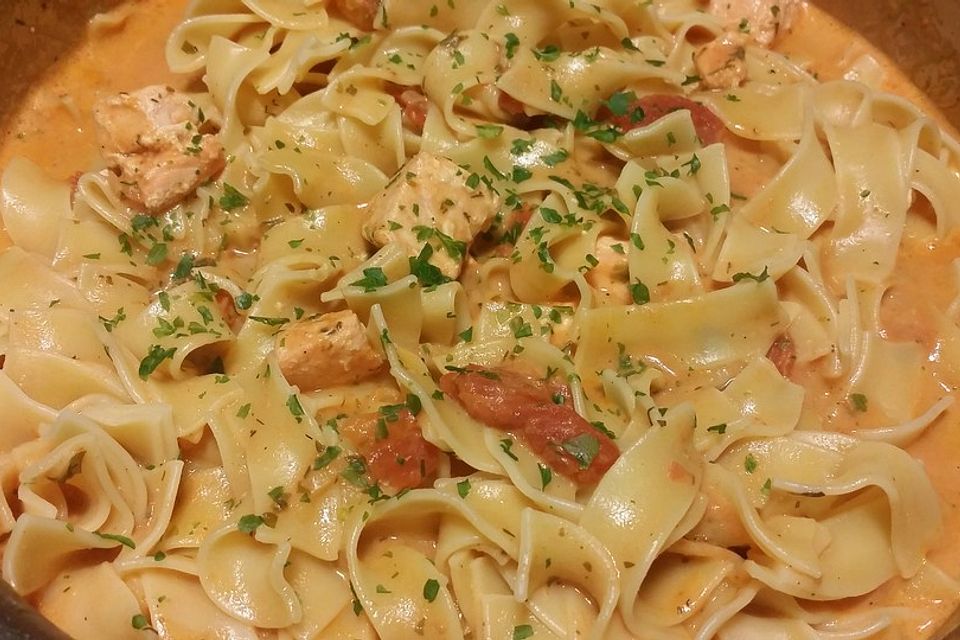 Tagliatelle al Salmone