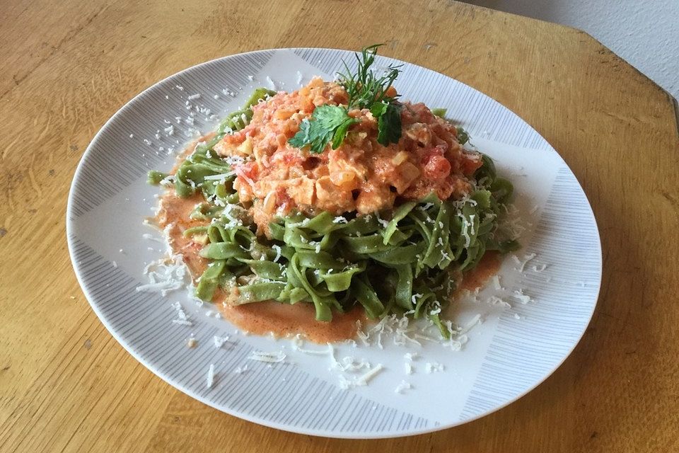 Tagliatelle al Salmone