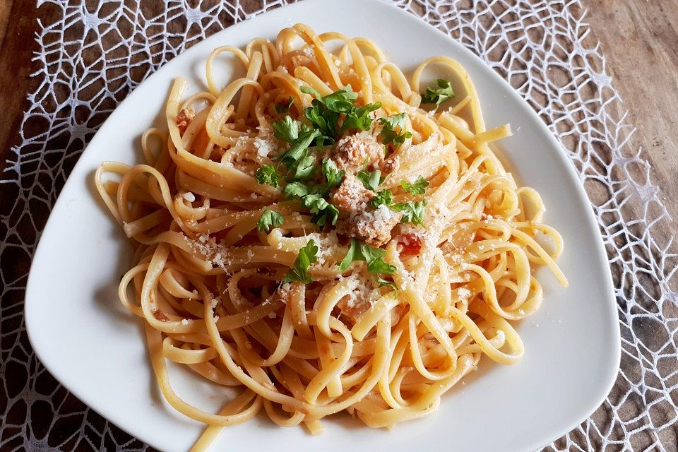 Tagliatelle al Salmone