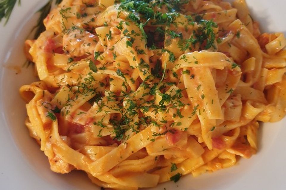 Tagliatelle al Salmone